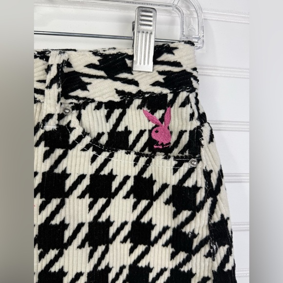 Playboy by PacSun cream & black corduroy houndstooth print mini skirt. Size 24 - Picture 4 of 7